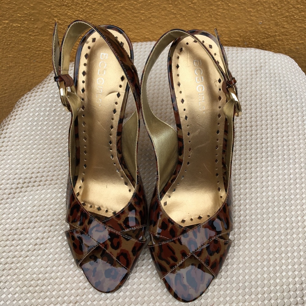 Shoes - Picture 3 of 5